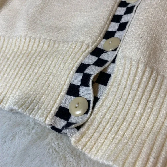 Lisa Says Gah Cream Button Down Sweater M/L - Picture 6 of 9